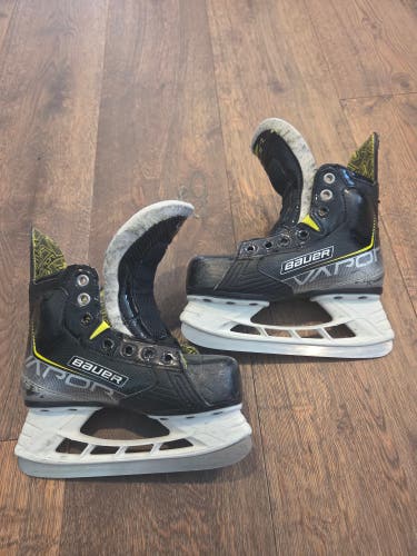 Bauer Vapor 3X Hockey Skates Regular Width youth 13 (Used)
