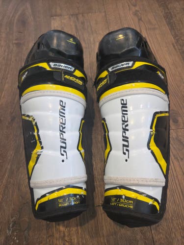 Junior Bauer Supreme 2S Pro 12" Shin Pads (Used)