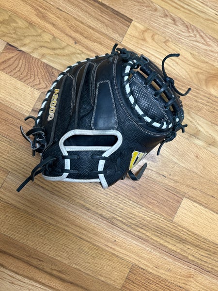 Catcher's Wilson RH A2000 SCM1D SPIN CONTROL Baseball Glove 33.5" (Used)