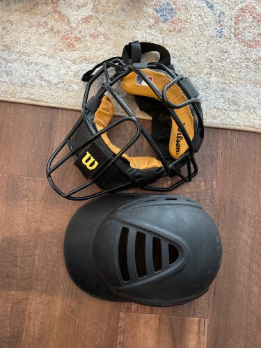 Wilson catchers mask/helmet