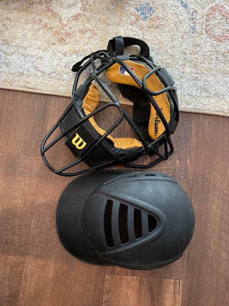 Wilson catchers mask/helmet