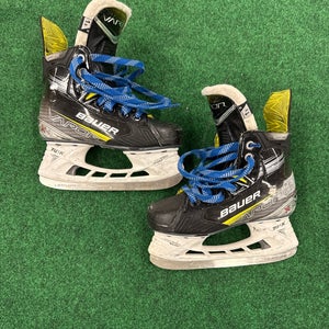 Junior Bauer Vapor X4 Hockey Skates (Regular) Size 1.5 (Used)