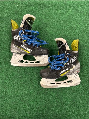 Junior Bauer Vapor X4 Hockey Skates (Regular) Size 1.5 (Used)
