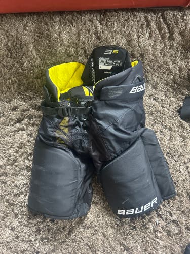 Large Junior Bauer Hockey Pants (Used)