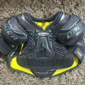 Large Junior Bauer Supreme S29 Shoulder Pads (Used)