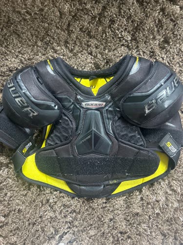 Large Junior Bauer Supreme S29 Shoulder Pads (Used)