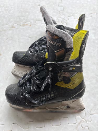 2023 Bauer Supreme 3S Hockey Skates Size 5 (Used)