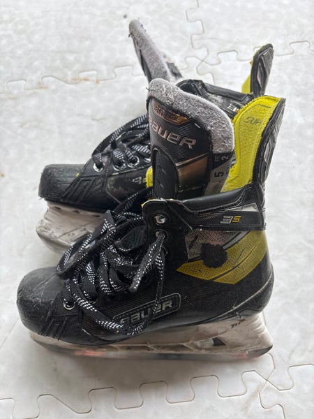 2023 Bauer Supreme 3S Hockey Skates Size 5 (Used)