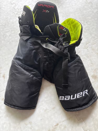 Small Youth Bauer Vapor X2.9 Hockey Pants (Used)
