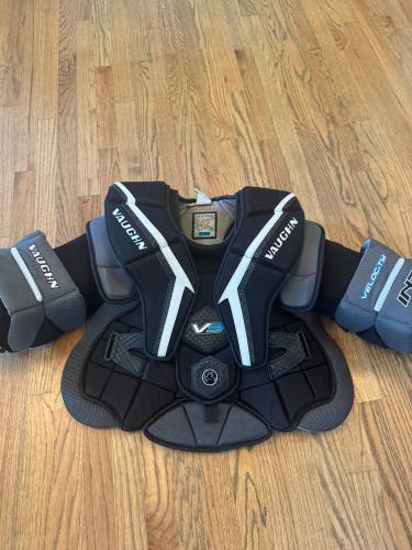 Vaughn V9 Goalie Chest Protector intermediate size XL