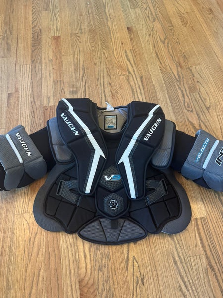 Vaughn V9 Goalie Chest Protector intermediate size XL