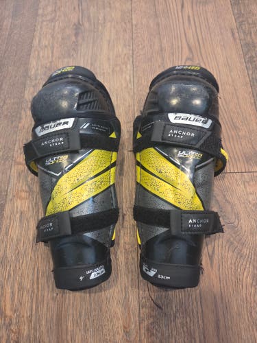 Youth Bauer Supreme ultrasonic 9" Shin Pads (Used)