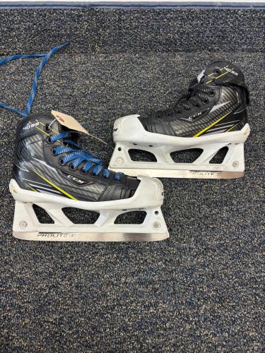 Junior CCM Tacks 4092 Hockey Goalie Skates Regular Width Size 1.5 (Used)
