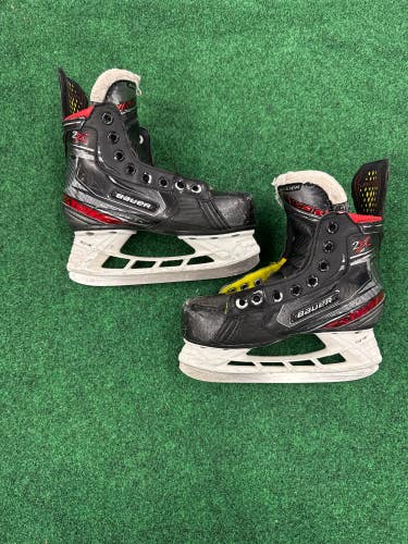 Youth Bauer Vapor 2X Hockey Skates (Regular) Size: 13.5 (Used)