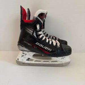 Used Intermediate Bauer Vapor X4 Hockey Skates Size 5 Fit 1