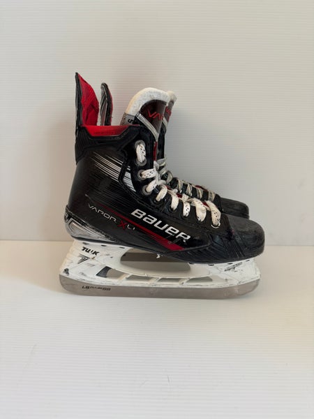 Used Intermediate Bauer Vapor X4 Hockey Skates Size 5 Fit 1