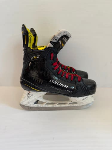 Used Intermediate Bauer Supreme M4 Hockey Skates Size 5 Fit 1