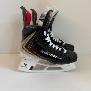 Like New Intermediate Bauer Vapor Flypro Hockey Skates Size 6 Fit 3