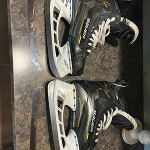 Bauer Supreme M5 Pro Hockey Skates Regular Width  8 (Used)