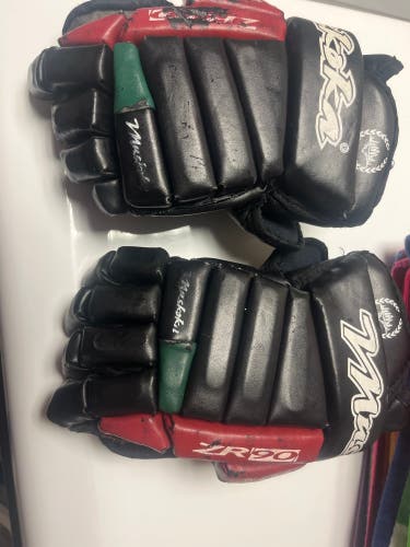 Muskoka ZR90 Hockey Gloves