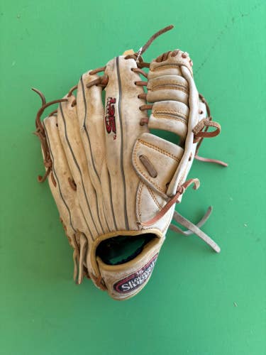 Brown Louisville Slugger 125 Series RH Outfield Baseball Glove 12"