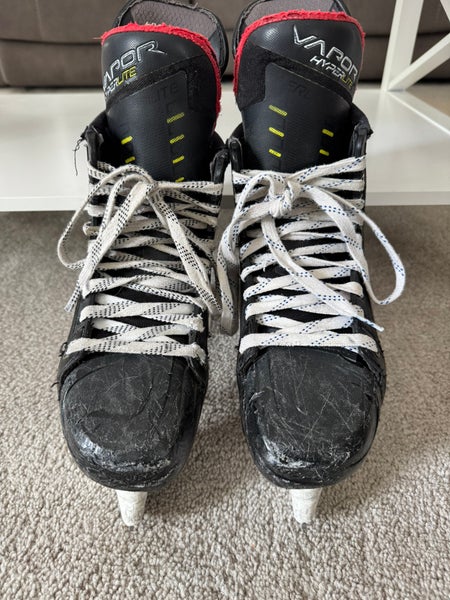 Bauer Vapor Hyperlite Hockey Skates Regular Width 6.5 (Used)