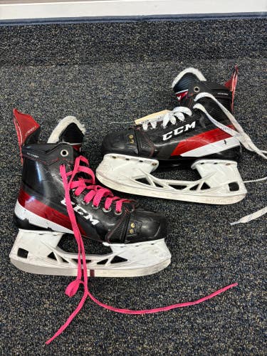 Intermediate CCM JetSpeed FT4 Hockey Skates Size 5 (Used)