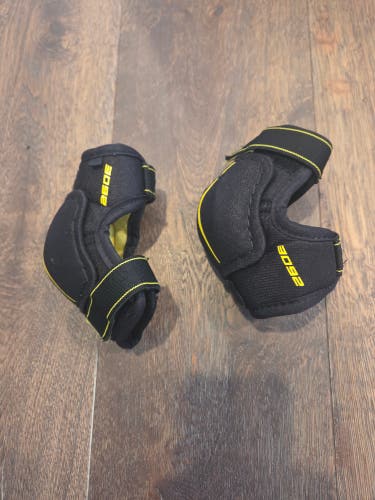 Youth Small CCM Elbow Pads (Used)