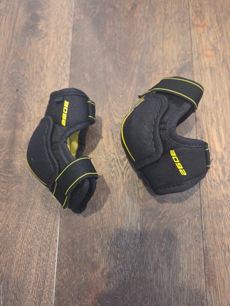 Youth Small CCM Elbow Pads (Used)