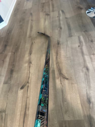 Senior Bauer Twitch Right Handed Hockey Stick P92 70 Flex (New)