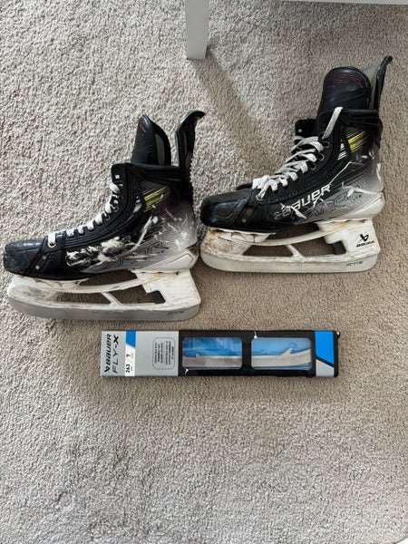 Bauer Vapor Hyperlite Hockey Skates Regular Width 7.5 (Used)