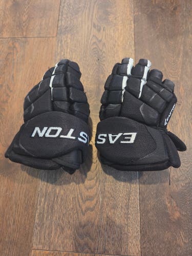 Easton Synergy 80 Gloves black 10" (Used)