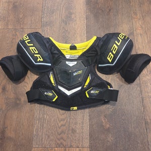 Youth Medium Bauer Supreme Ultrasonic Shoulder Pads (Used)