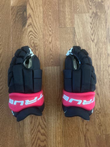 True Catalyst 9X Pro Gloves size-16" Black/Red