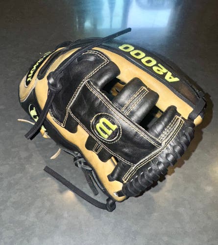 Wilson RH Infield A2000 Baseball Glove 11.5" (Used)