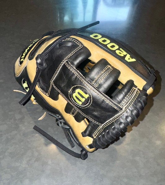 Wilson RH Infield A2000 Baseball Glove 11.5" (Used)