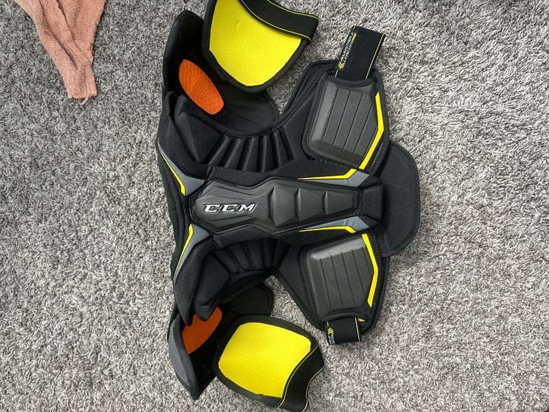 Senior Small CCM Tacks 9080 Shoulder Pads (New)