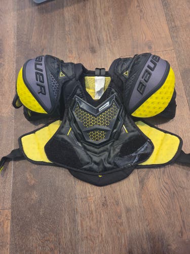 Medium Junior Bauer Ultra Sonic Shoulder Pads (Used)