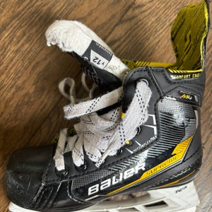Junior Bauer Supreme M4 Hockey Skates Youth 12  (Used)