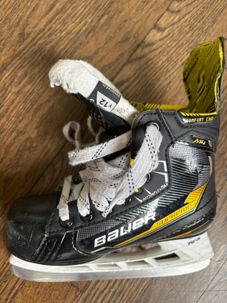 Junior Bauer Supreme M4 Hockey Skates Youth 12  (Used)