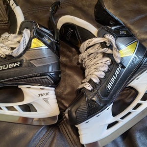 2022 Bauer Supreme 3S Pro Hockey Skates Regular Width Size 1 (Used)