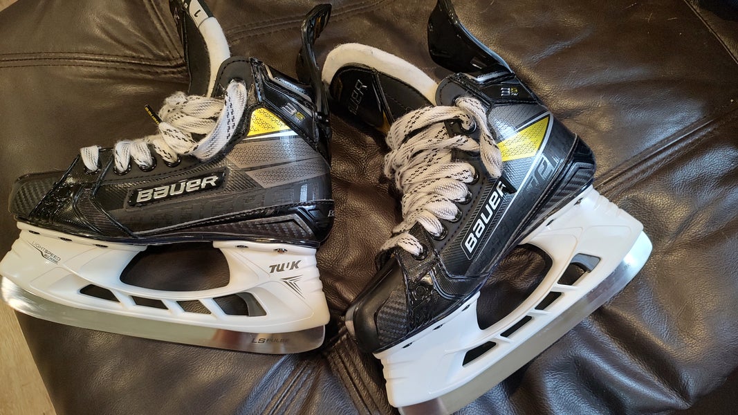 2022 Bauer Supreme 3S Pro Hockey Skates Regular Width Size 1 (Used)