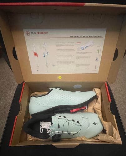 NEW Specialized Torch 2.0 M 9.6 (W 11) Cycling Shoes