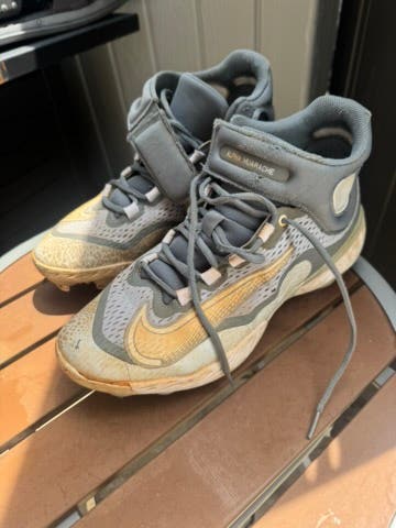 Gray Men's Size M 10.0 (W 11.0) Adult Nike High Top Metal (Used)