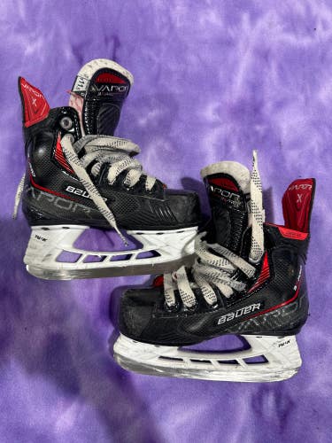 Youth Bauer Vapor 3X Pro Hockey Skates Regular Width 11.5 (Used)