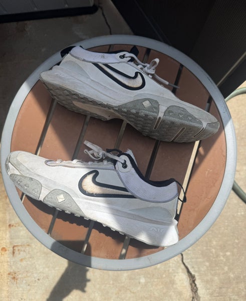 Men's Size M 10.5 (W 11.5) Adult Nike Low Top Turf Cleats (Used)