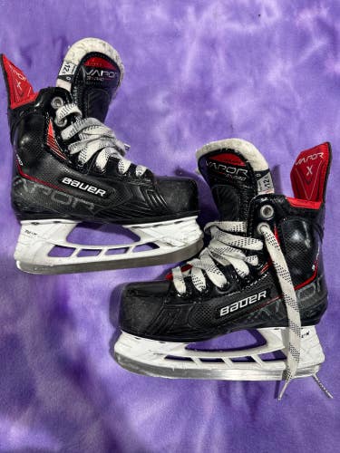 Youth Bauer Vapor 3X Pro Hockey Skates Regular Width 12.5 (Used)