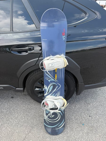 Women's  Salomon Maiden Snowboard W/ Drake F-50 Lady Bindings (Used)