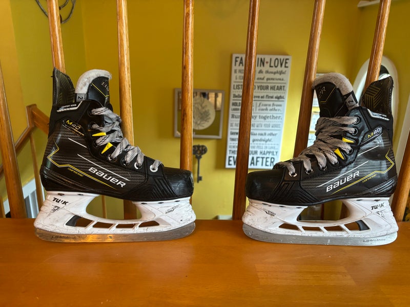 2024 Bauer Supreme M40 Hockey Skates Regular Width Size 3 (Used)