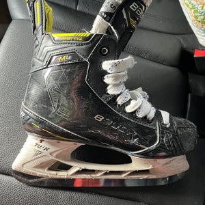 Bauer Supreme M4 Size 5 Fit 2 Hockey Skates used